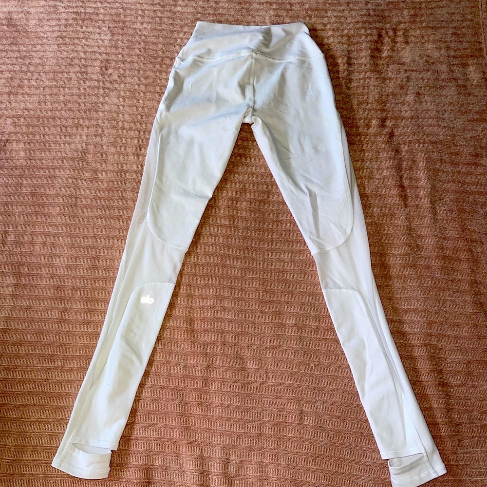 Alo White Leggings w/ Sheer cutouts Size : Small ✨